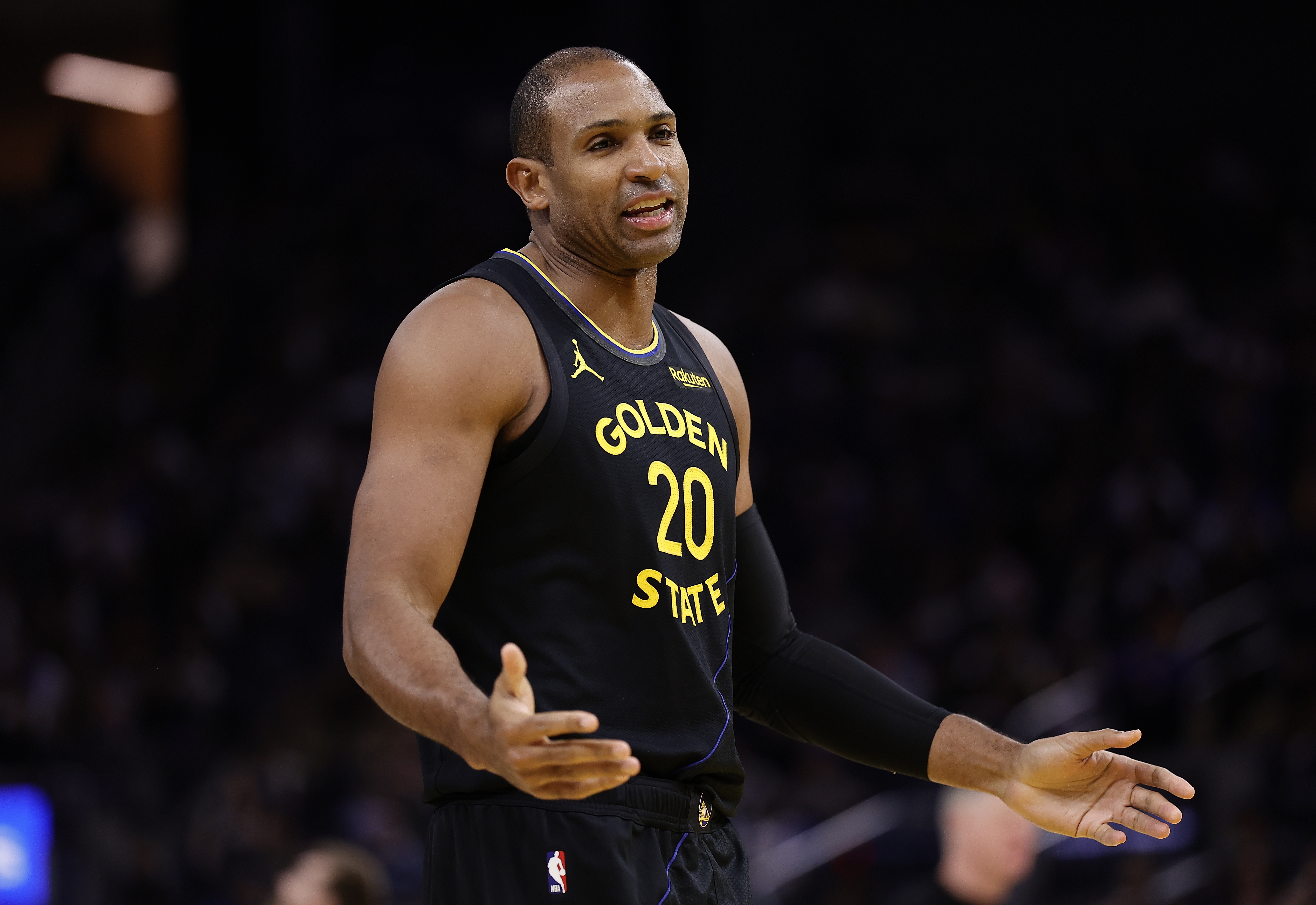 霍福德谈截止日前被交易可能性:东契奇都被交易了 一切皆有可能