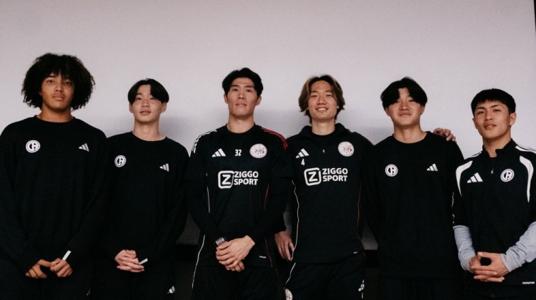 世界杯客户端升级下载-多名日本U17国脚试训阿贾克斯青年队，并与富安健洋、板仓滉合影