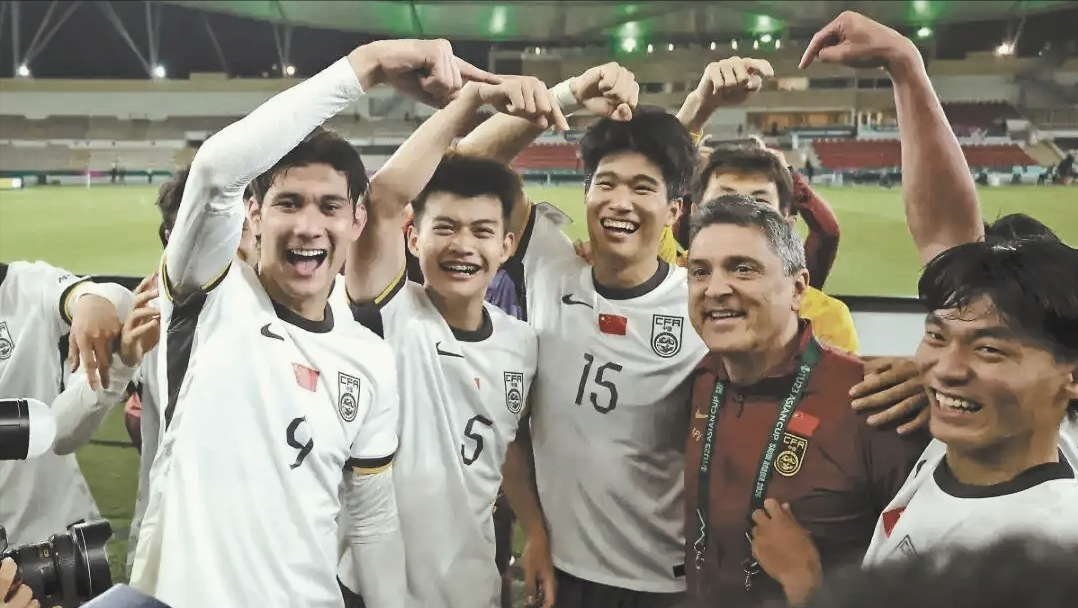 世界杯高清直播平台-安东尼奥:站在楼顶假装跳,等人多了往下尿